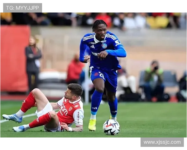 里昂客场力克梅斯强势登顶法甲榜首掀起冠军争夺热潮新一轮焦点战